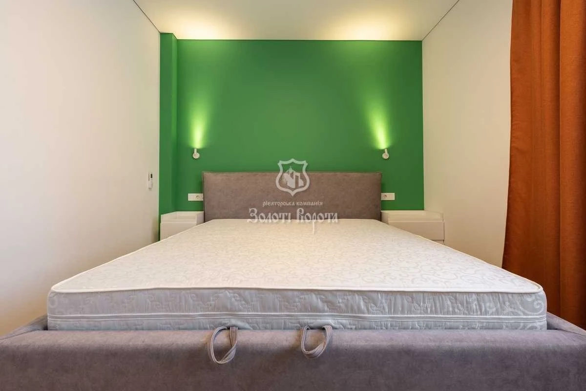 Продаж 2-кімнатної квартири 67.8 м², Олександра Олеся вул.,
