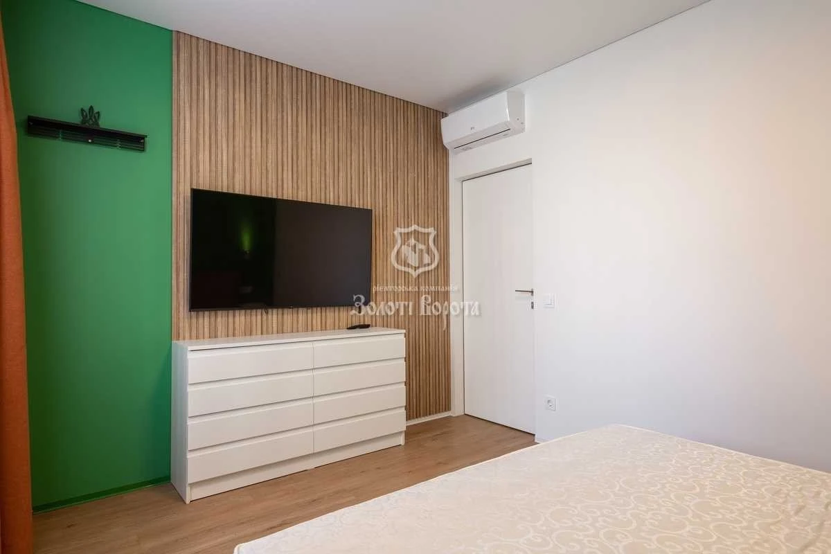Продаж 2-кімнатної квартири 67.8 м², Олександра Олеся вул.,
