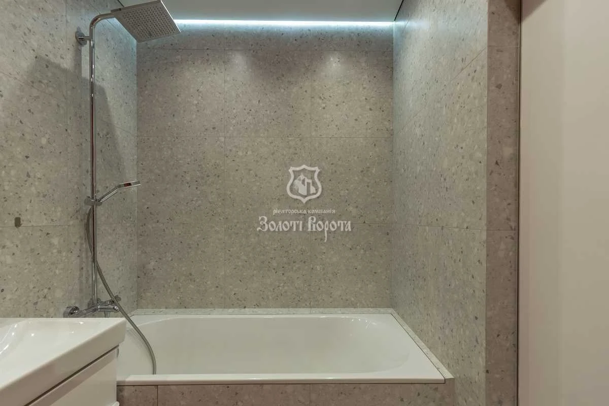 Продаж 2-кімнатної квартири 67.8 м², Олександра Олеся вул.,