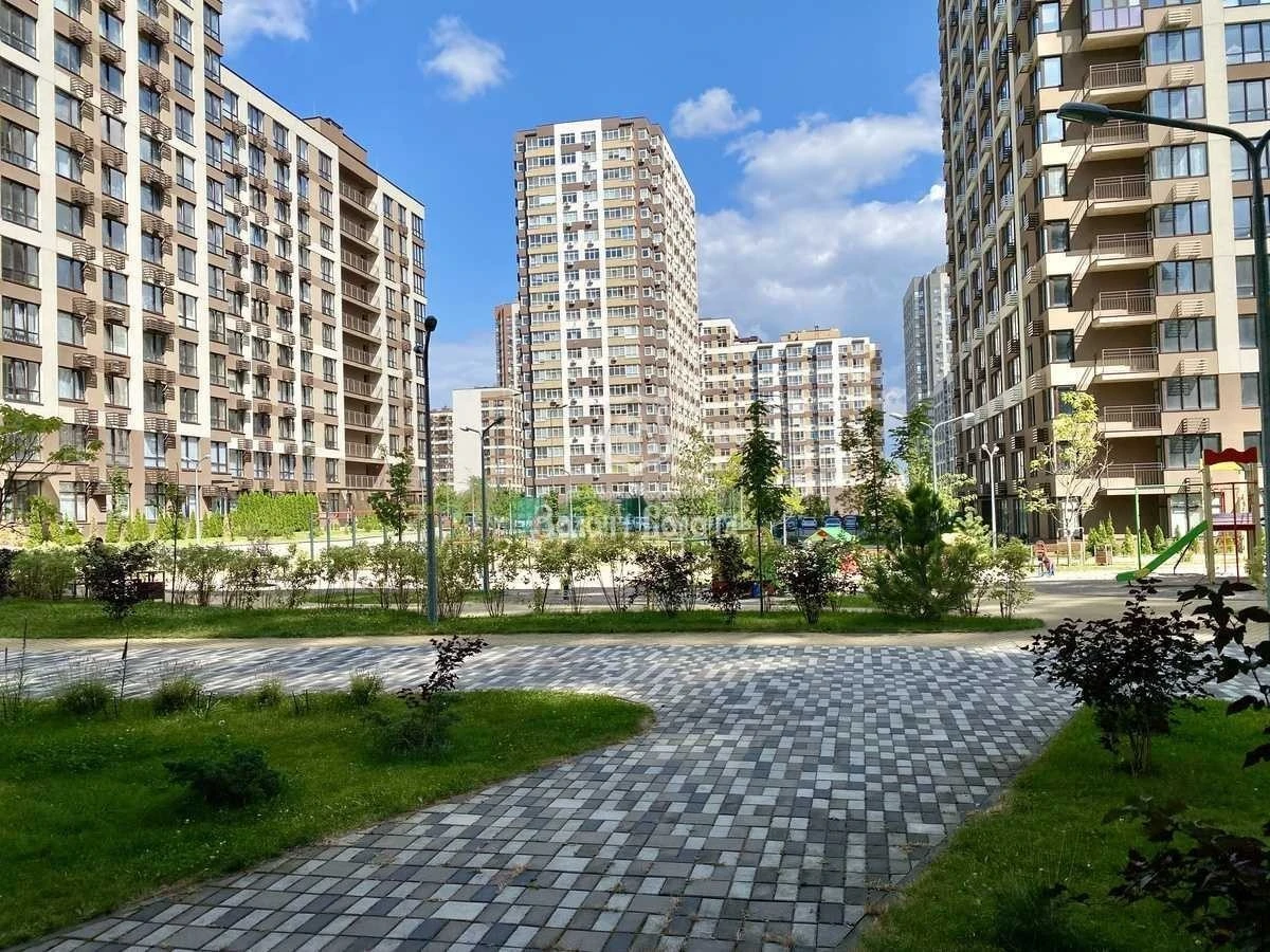 Продаж 2-кімнатної квартири 67.8 м², Олександра Олеся вул.,