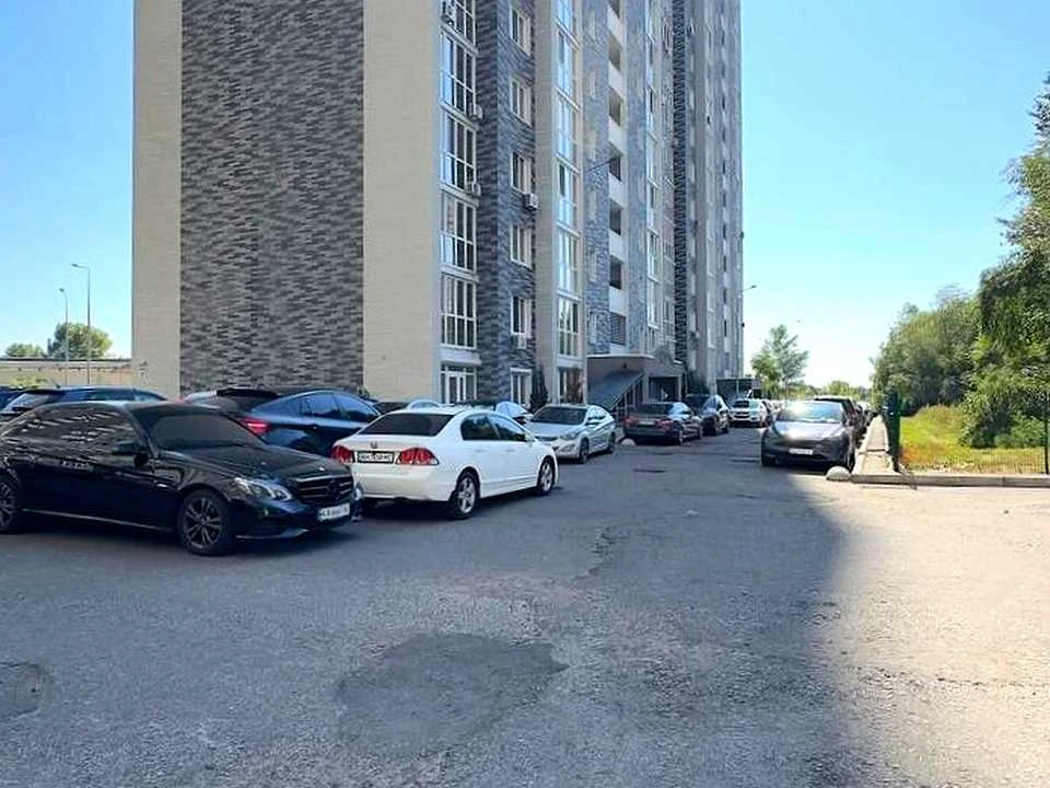 Квартира. Київ, Ревуцького вул.