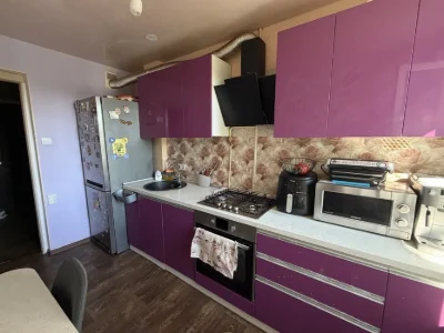 Продам 4х кімнатну квариру на Івана Мазепи, Металургів просп