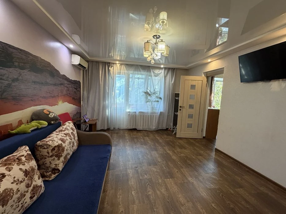 Продам 4х кімнатну квариру на Івана Мазепи, Металургів просп