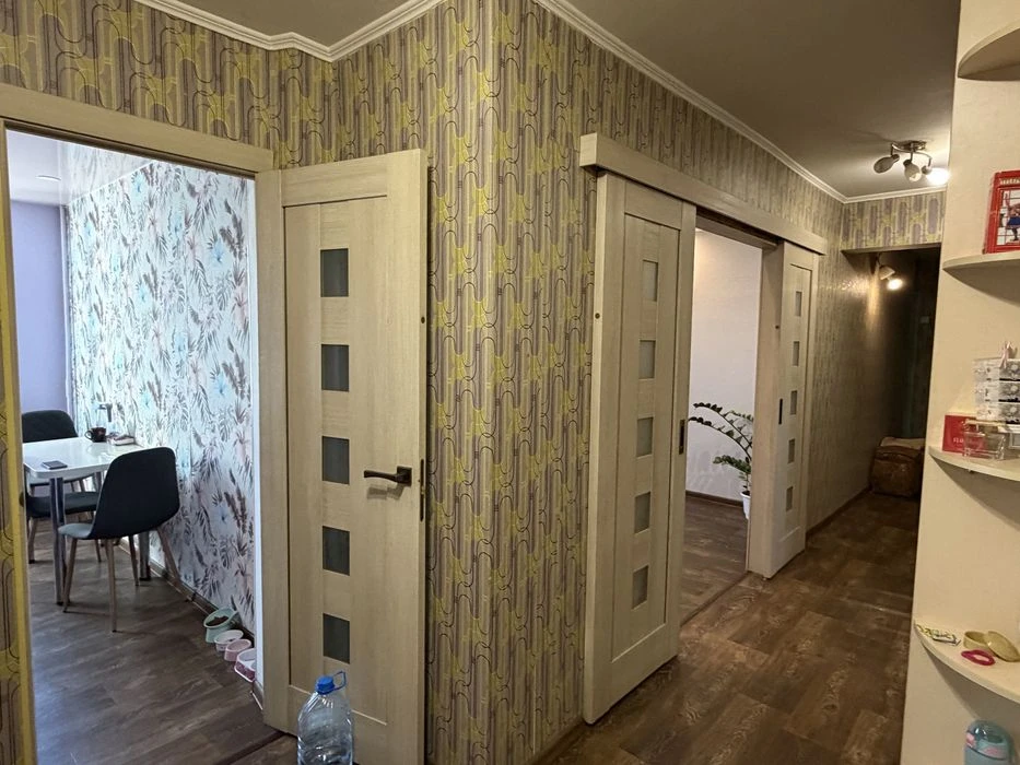 Продам 4х кімнатну квариру на Івана Мазепи, Металургів просп