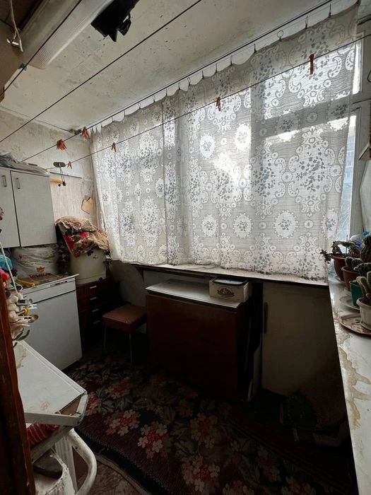 продам 2к квартиру жилмасив  Комунар