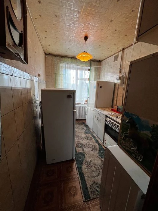 продам 2к квартиру жилмасив  Комунар