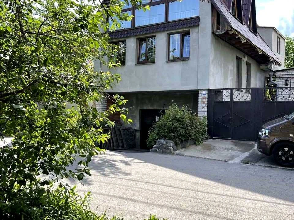 Будинок. Дніпро, Любомира Гузара вул.