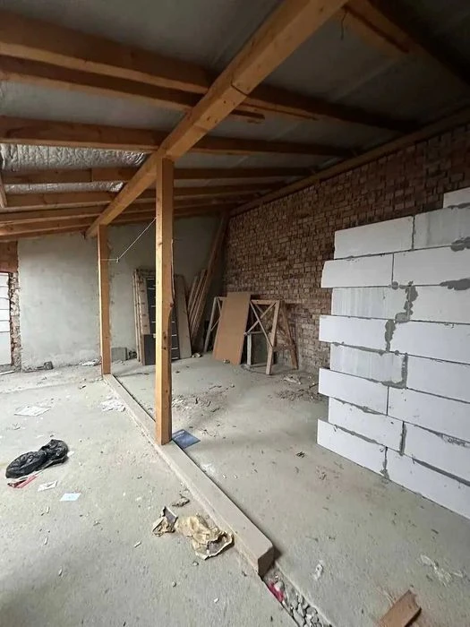 Здана 2 кім. мансарда з газом по вул. Галицька