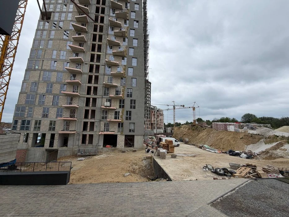 3-room apartment for sale in the residential complex 'Viking Hills', Shchurat Street