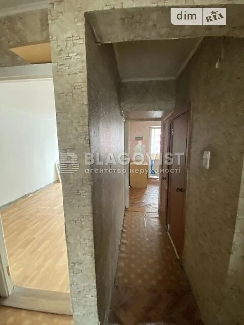 Sale of a 3-room apartment of 69 sq. m on Patriarha Mstislava Skry street