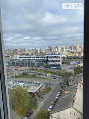 Sale of a 3-room apartment of 69 sq. m on Patriarha Mstislava Skry street