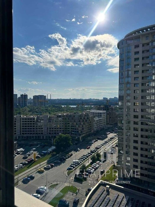 Видова простора квартира в ЖК Ривер Стоун Дніпровська Набере