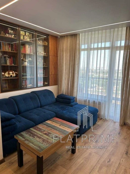 Продаж квартири з ДИЗАЙНЕРСЬКИМ ремонтом ЖК Світло Парк Стол