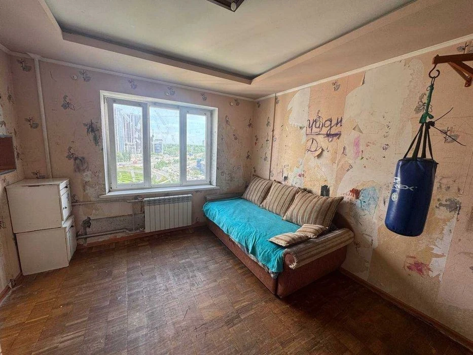Продаж трикімнатної квартири 78 м., метро Теремки, Магелан
