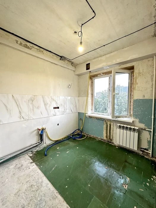 БЕЗ КОМІСІЇ! Продам 2-кім. квартиру біля метро Дарниця. ГАЗ!