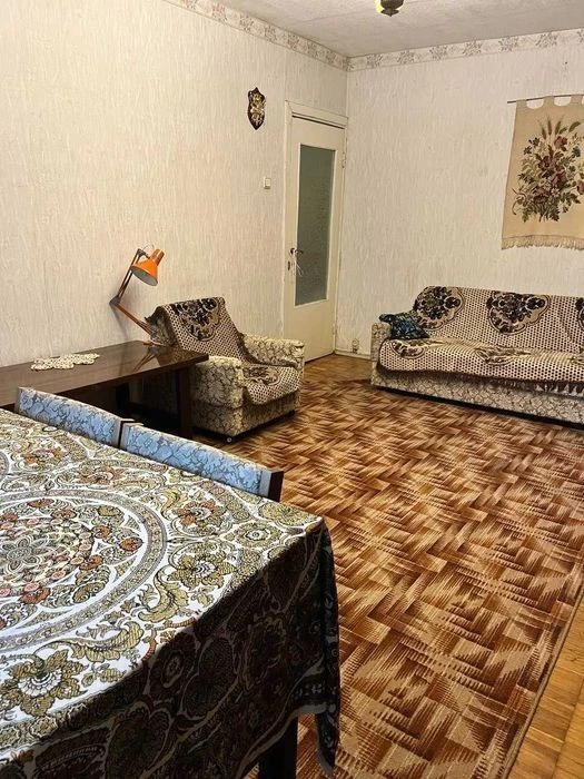 Феодосіївська вул. метро Деміївська