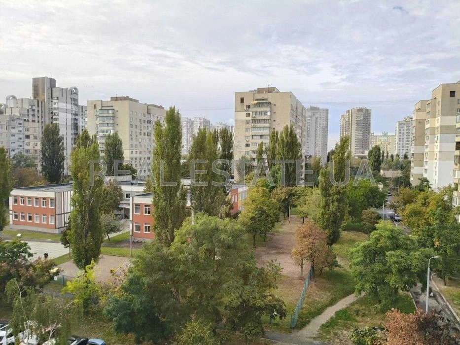 Без комисії. Продаж однокімнатної квартири під ремонт, у піш