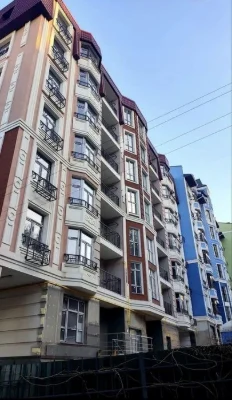 Дегтярна, 17. 3-кімнатна квартира в ЖК Podil Grad. Вікна на