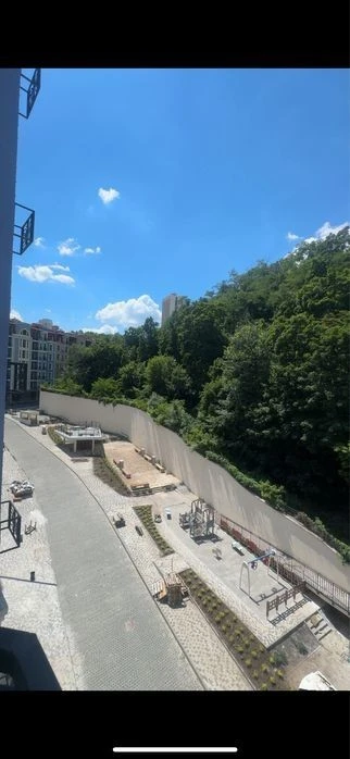 Дегтярна, 17. 3-кімнатна квартира в ЖК Podil Grad. Вікна на