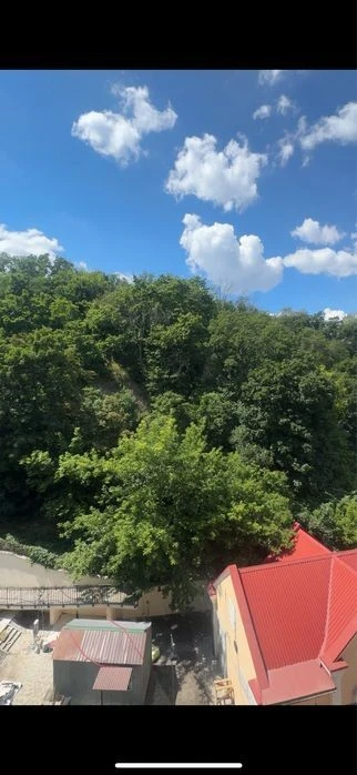 Дегтярна, 17. 3-кімнатна квартира в ЖК Podil Grad. Вікна на