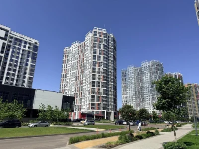 Русанівська гавань 102 м. Поруч метро Лівобережна без ремонт