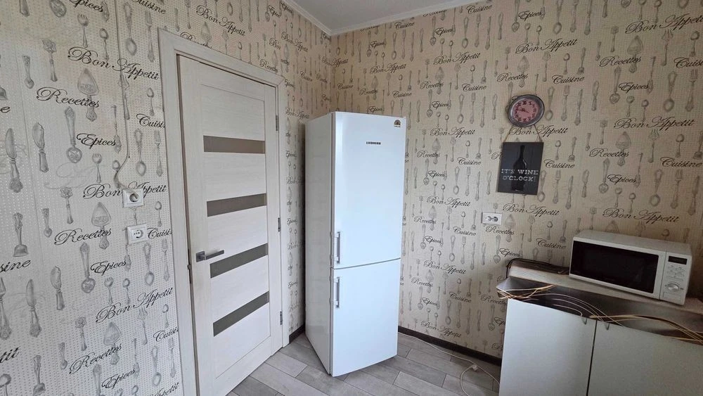 3-кімнатна квартира, вул. Ревуцького, 44. Метро Харківська.