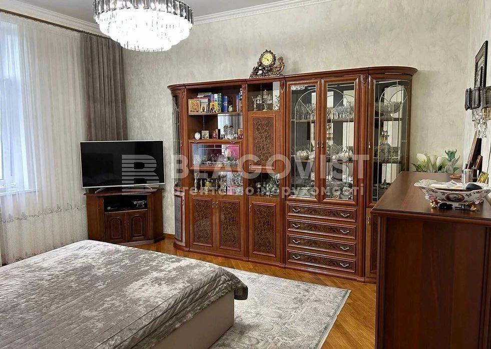 Продаж 2К Київ Верховної Ради бульвар 13 сталінка ремонт меб