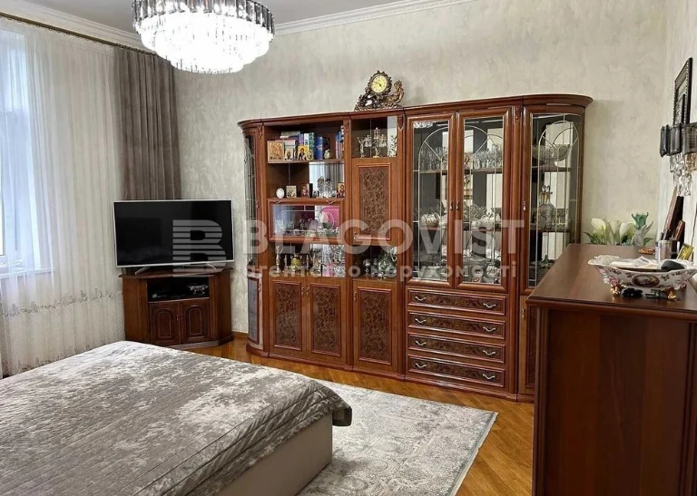 Продаж 2К Київ Верховної Ради бульвар 13 сталінка ремонт меб