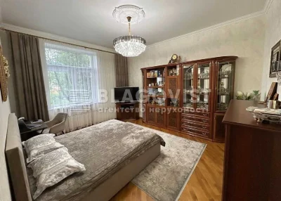 Продаж 2К Київ Верховної Ради бульвар 13 сталінка ремонт меб