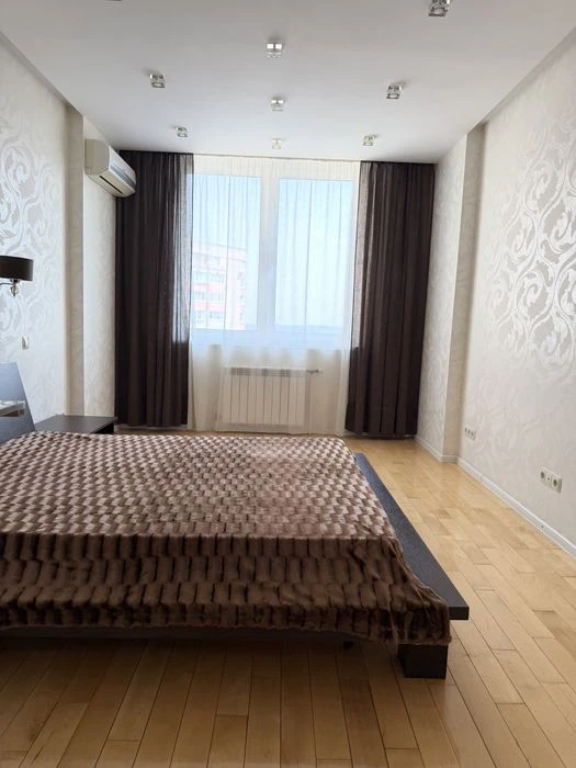 Без комісіі,продаж 2-кімнатноі квартири 78м вул.Василя Касія