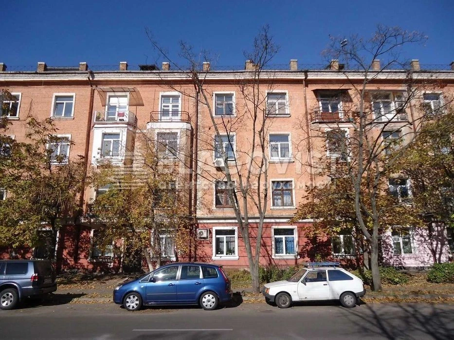 Продаж 2К Київ Верховної Ради бульвар 13 сталінка ремонт меб