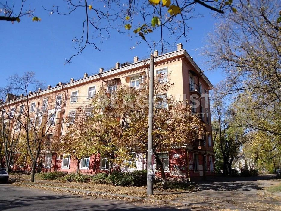 Продаж 2К Київ Верховної Ради бульвар 13 сталінка ремонт меб