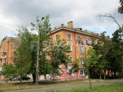 Продаж 2К Київ Верховної Ради бульвар 13 сталінка ремонт меб