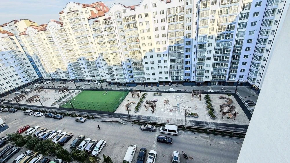 Продам сучасну 2 кім квартиру кухня -вітальня і дві житлові