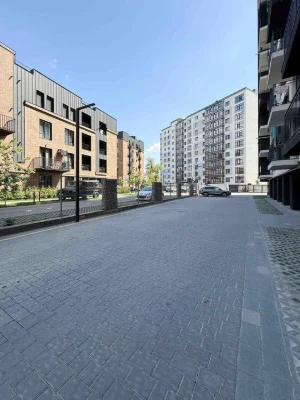 Продається простора 2 кім квартира з балконом в ЖК 
Family P