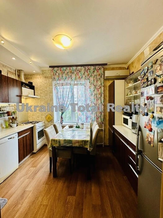 Метро Вирлиця 5хв! 3 кімнатна квартира 73м2! Вулиця Вербицьк