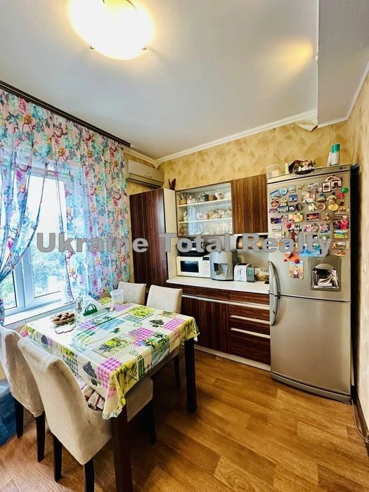 Метро Вирлиця 5хв! 3 кімнатна квартира 73м2! Вулиця Вербицьк