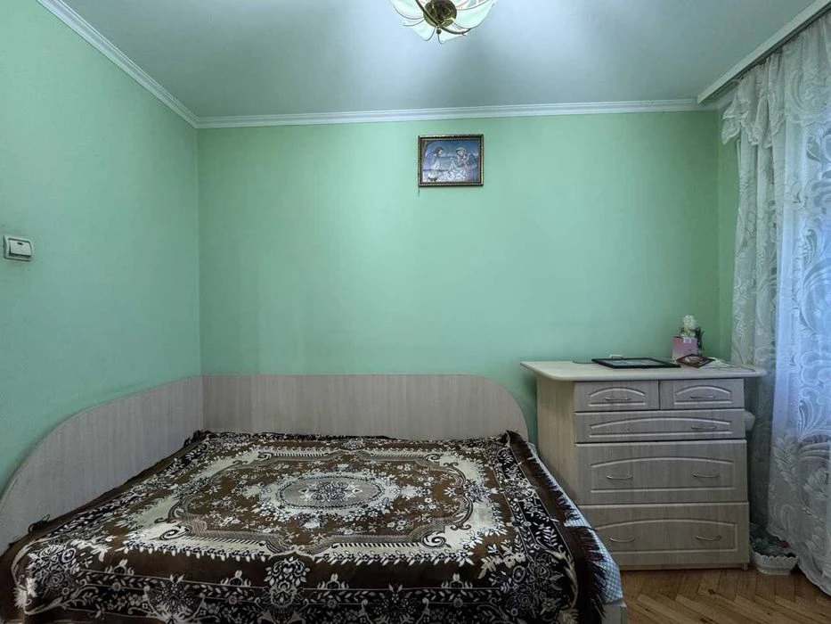 Продаж 4 кімнатної квартири по вул Пасічна 73.1м2 (Панельний