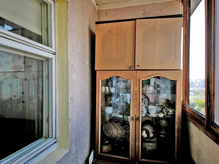 Продаж 1 кімнатної квартири на Позняках, вул. Кошиці 9