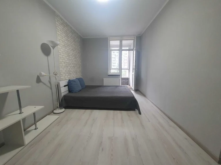 1к, Ахматової 22, метро Позняки 10хв. 41м2, генератор.
