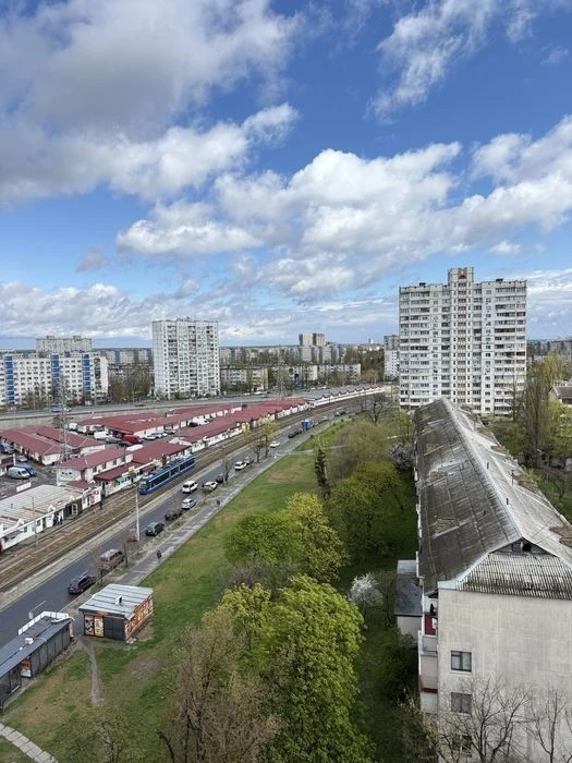Без % 2 кімнатна квартира з ремонтом 10 хв до метро Миропіль