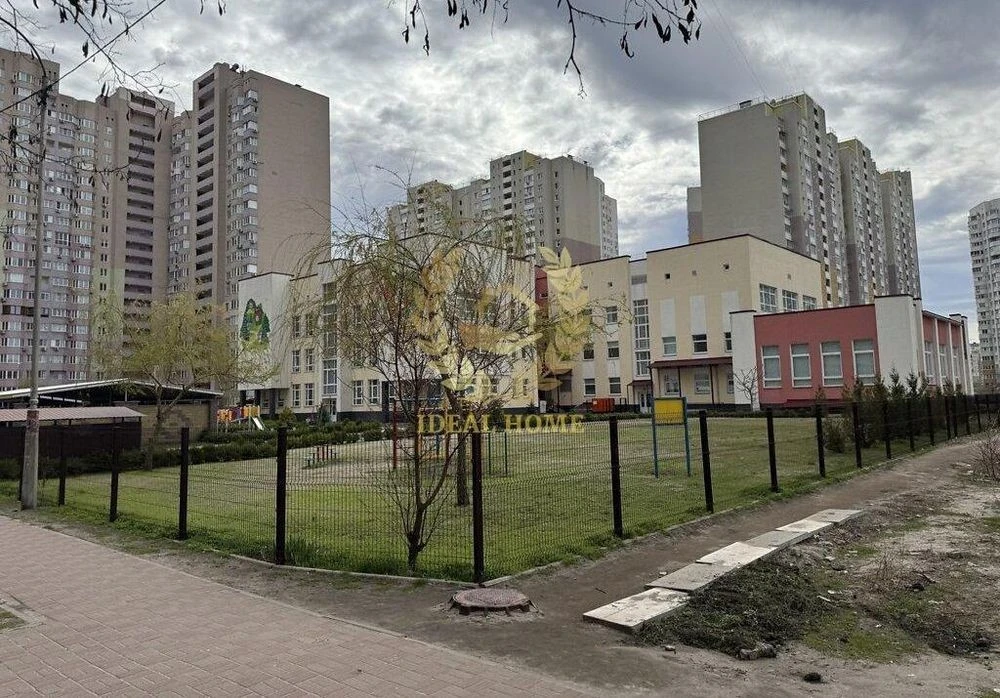 Продам двокімнатну квартиру на Миколи Закревського вул., Дес