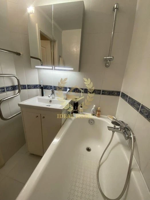 Продаж 3-кімнатної квартири на Оноре де Бальзака вул., Десня