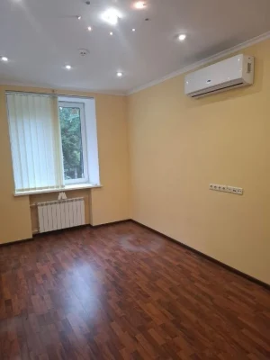 Продаж 2к. квартирі на Прорезній 13