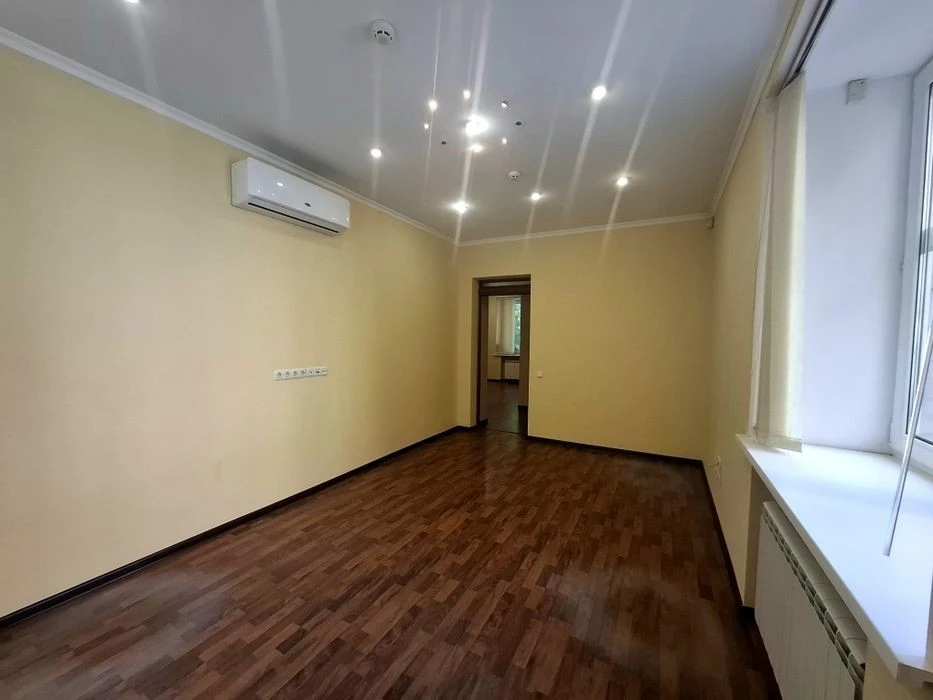 Продаж 2к. квартирі на Прорезній 13