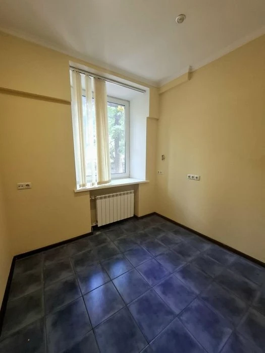 Продаж 2к. квартирі на Прорезній 13