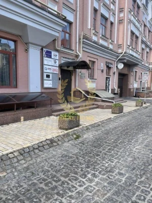 Пропонується до продажу 3 кімнатна квартира на вул. Воздвиже