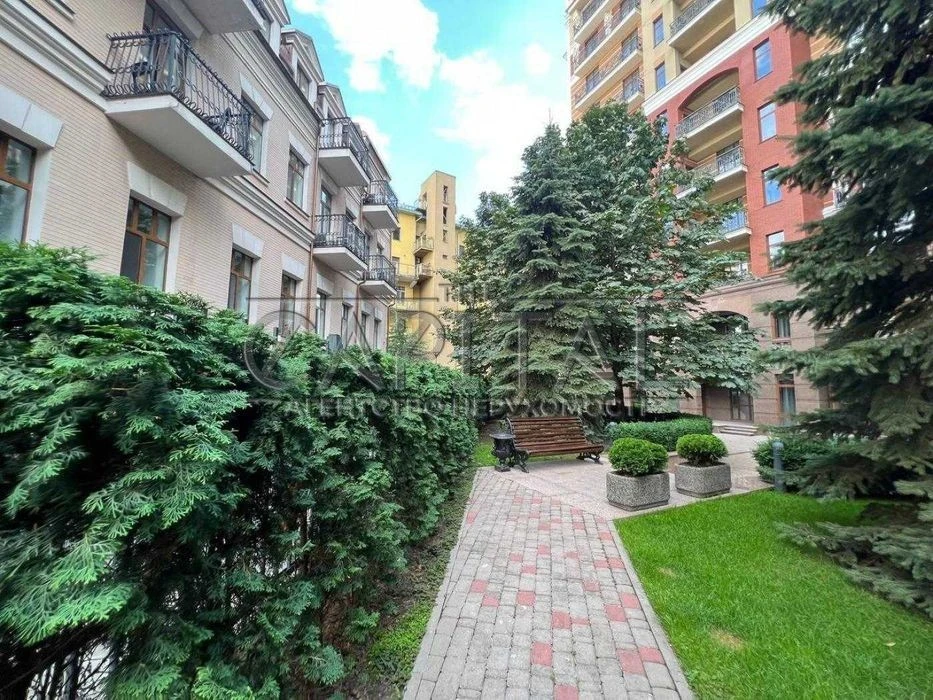 ЖК Ambassador House De Luxe-класу за адресою вул. Івана Фран