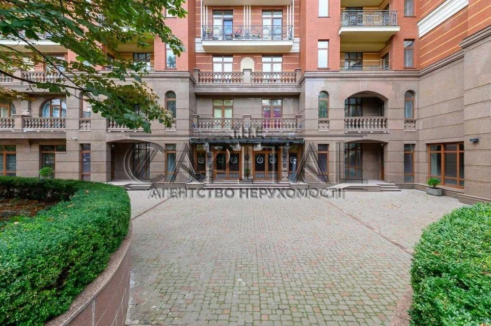ЖК Ambassador House De Luxe-класу за адресою вул. Івана Фран