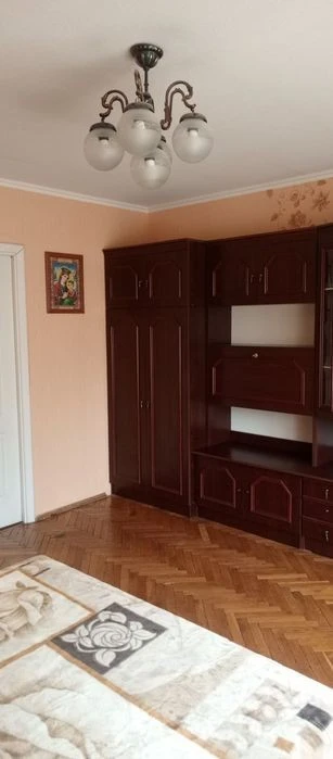 Д. Антіпова 4 (Славгородська), 7/9 пов. 55 кв. м. газ.